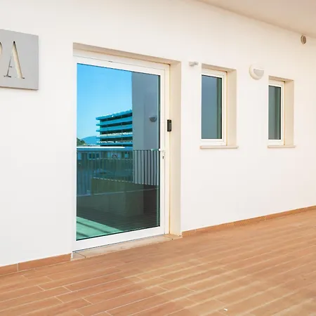 Modern And Cozy Close To Downtown