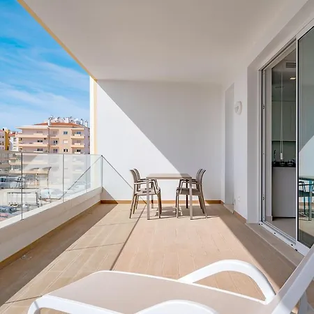 Apartment Modern And Cozy Close To Downtown Lagos