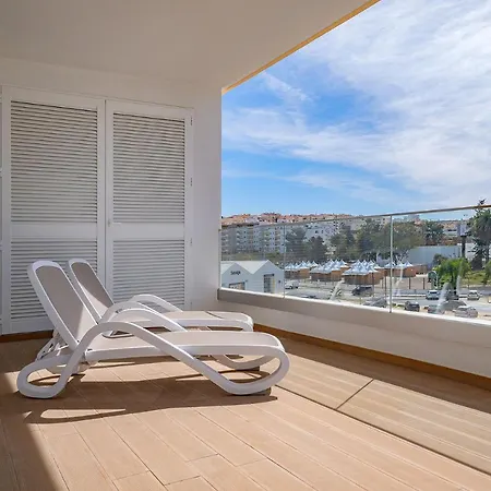 Modern And Cozy Close To Downtown